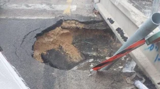 נזקי סופת "דניאל": בורות נפערו, עץ קרס וצירים נחסמו לתנועה 
