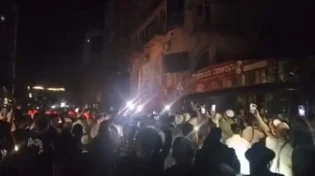 תיעוד מאומן: החשמל נפל אבל זה לא הפריע לחסידים לחגוג