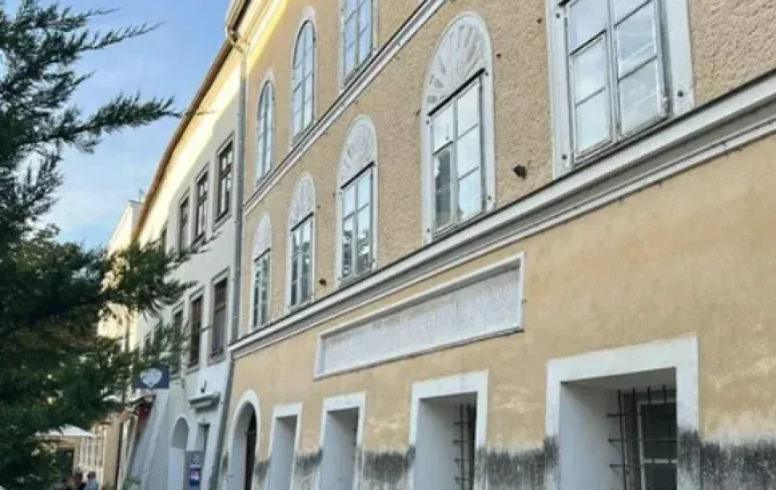 מיזם חריג: הצבת תערוכה יהודית בביתו של היטלר ימ"ש מיזם חריג: הצבת תערוכה יהודית בביתו של היטלר ימ"ש
