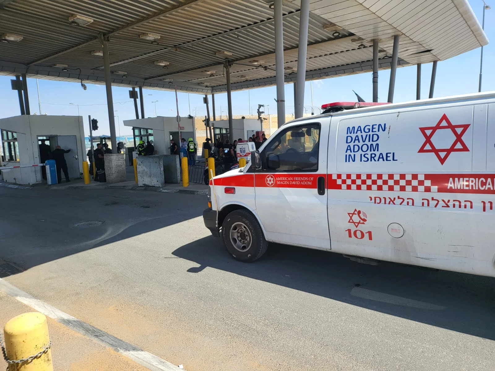 פצוע קל בפיגוע דריסה במעבר קלנדיה, המחבל נעצר