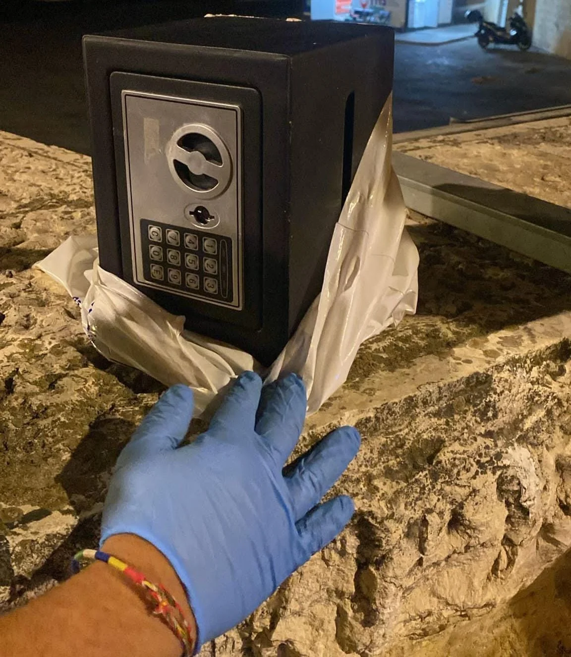 החשודים עקרו את כספת בית הכנסת ונעצרו