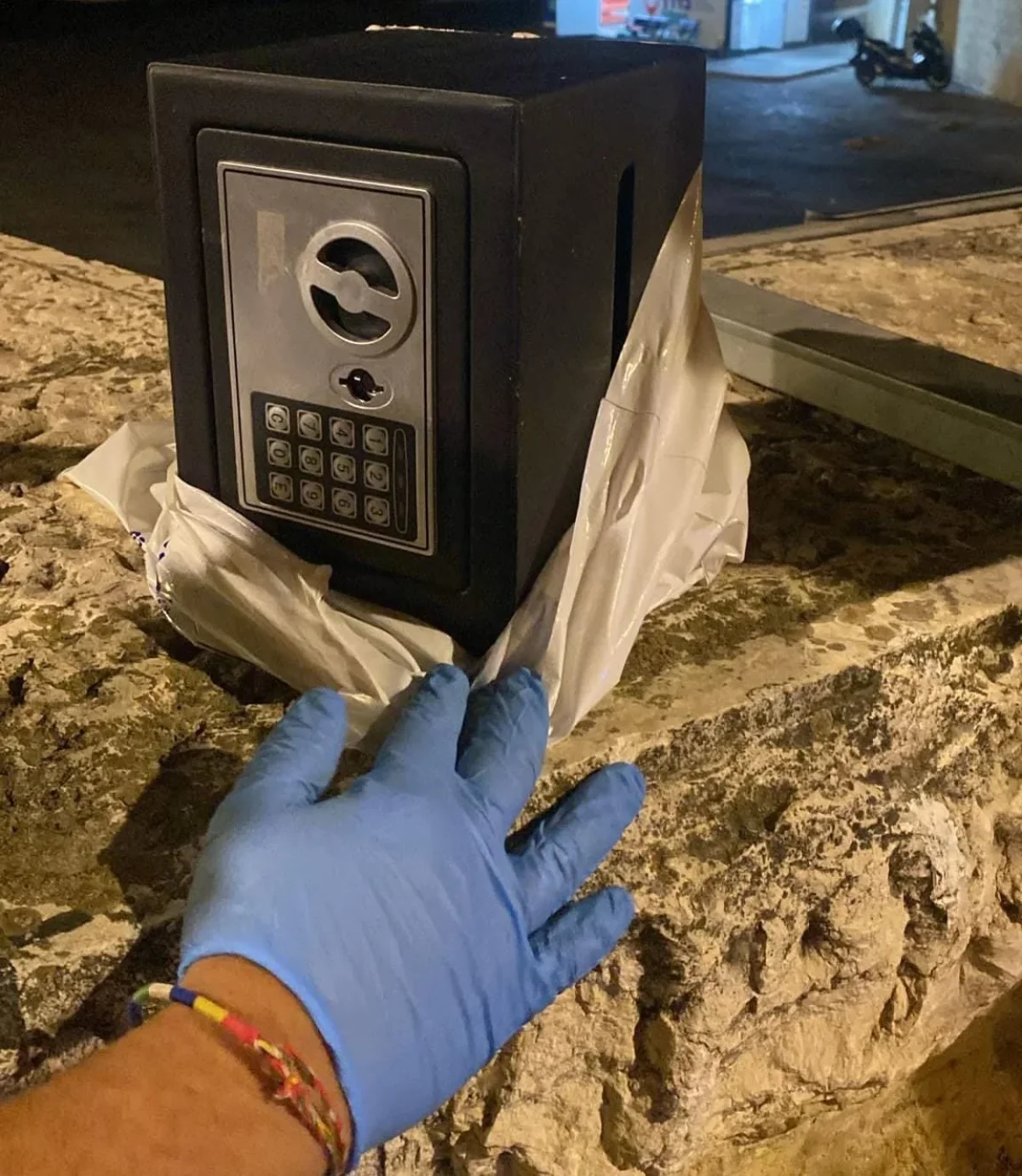 החשודים עקרו את כספת בית הכנסת ונעצרו