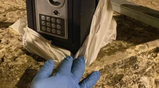 החשודים עקרו את כספת בית הכנסת ונעצרו