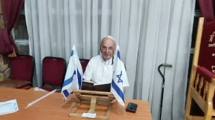 "והדרת פני זקן": המתפלל הוותיק הפך לנשיא בית הכנסת הגדול