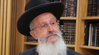 מה גרם לבנו של מרן הרב עובדיה לפרוץ בבכי? "זה הורג את הלב"