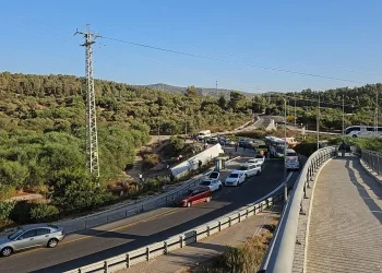 בית שמש: אוטובוס תלמידים התהפך, 12 פצועים פונו