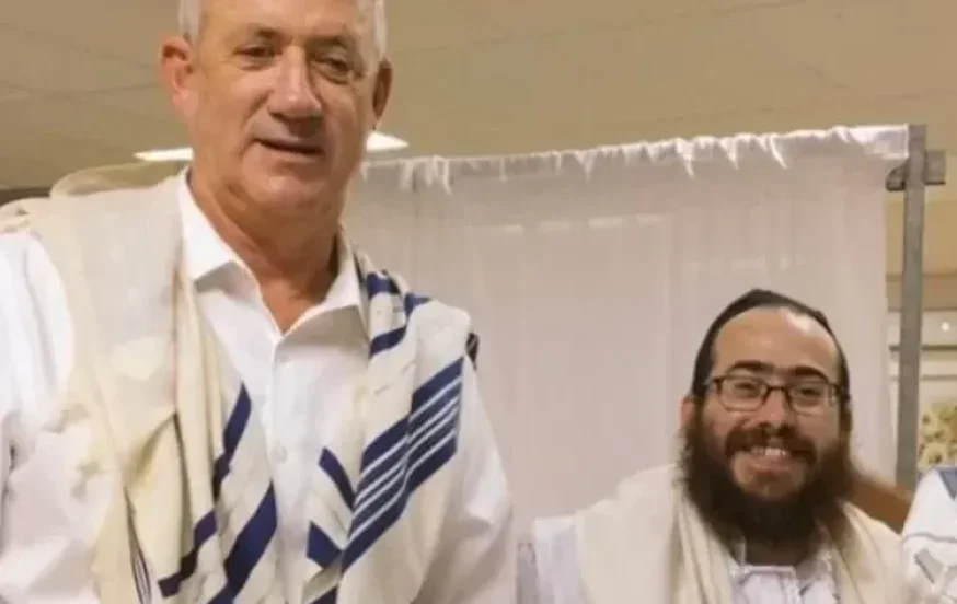 לאחר הביקורת: גנץ משנה עמדה ומגנה את ההתפרעות בכיפור