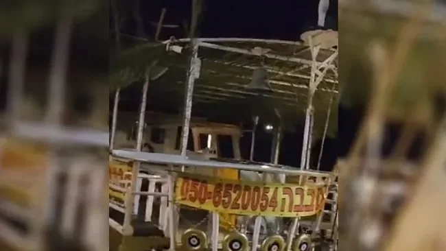 מי כעמך ישראל: סוכה בלב ים
