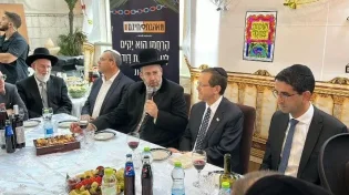 סוכת שלום: הנשיא בביקור חג אצל הרב הראשי לישראל
