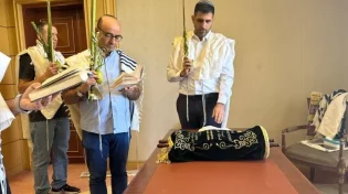 השר הישראלי עשה את מצוות החג בסעודיה - צפו