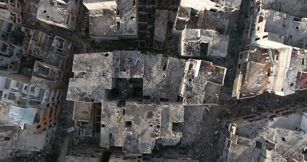 סוריה: עשרות הרוגים ופצועים בפיצוץ במהלך קורס קצינים בחומס