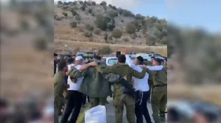 האחדות והמורל של החיילים שלנו גם אם זה באמצע שום מקום