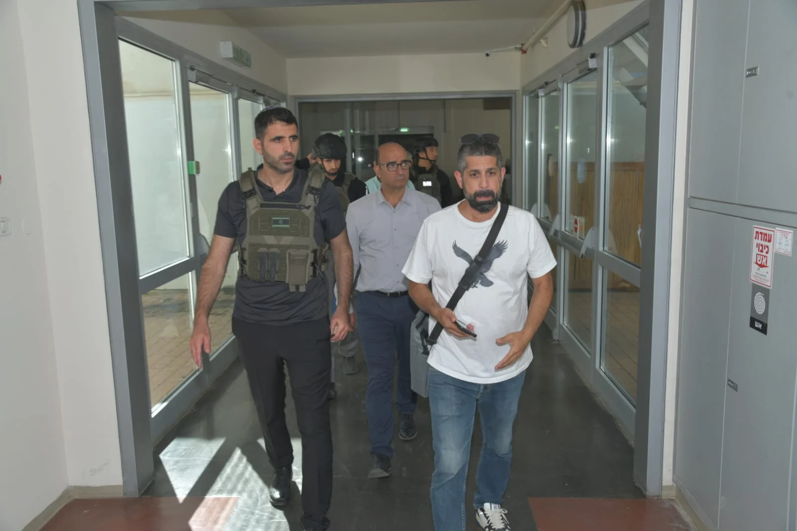 "בעזרת השם ננצח": שר התקשורת ירד לדרום ועודד את התושבים "בעזרת השם ננצח": שר התקשורת ירד לדרום ועודד את התושבים