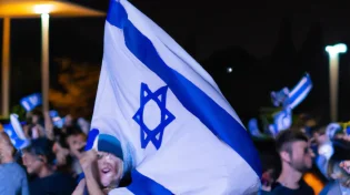 מכירים מישהו שניצל מהתופת? שלחו את הסיפורים שלכם