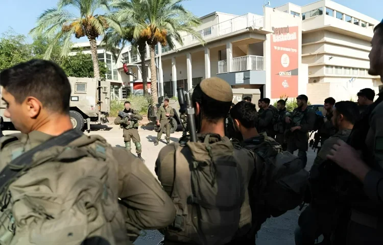 דובר צה"ל מעדכן על הזירות השונות: עדכנו משפחות של 199 חטופים דובר צה"ל מעדכן על הזירות השונות: עדכנו משפחות של 199 חטופים