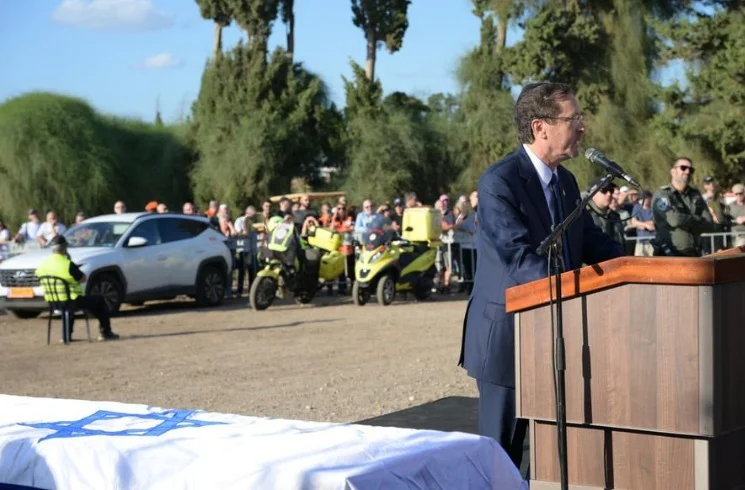 אלפים ליוו למנוחות את ראש מועצת שער הנגב אופיר ליבשטיין הי"ד אלפים ליוו למנוחות את ראש מועצת שער הנגב אופיר ליבשטיין הי"ד