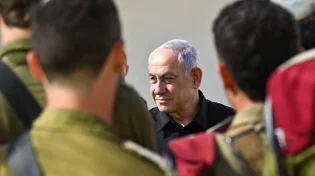 לקראת המשך הלחימה: נתניהו ביקר בסייירת מטכ"ל - צפו