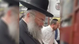 "המקום ירחם עליהם": תפילה למען החטופים בבית שר התורה