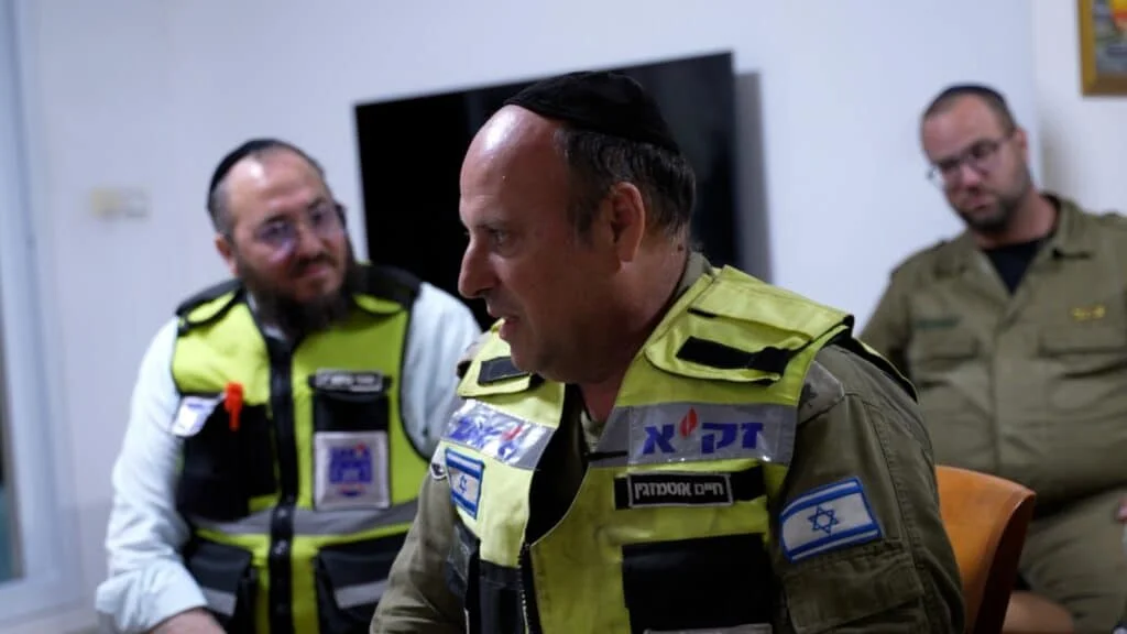 נער הבר מצווה שהוריו נרצחו ביקש לחלץ את התפילין העתיקות