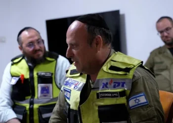 נער הבר מצווה שהוריו נרצחו ביקש לחלץ את התפילין העתיקות