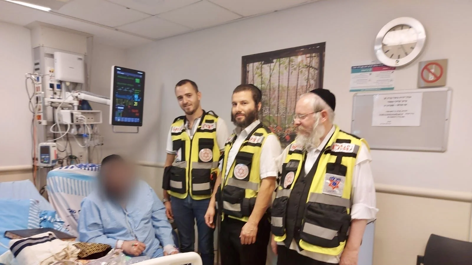 "מבקש רק למסור את תודתי": האברך שניצל במפגש מרגש עם כונני ההצלה "מבקש רק למסור את תודתי": האברך שניצל במפגש מרגש עם כונני ההצלה