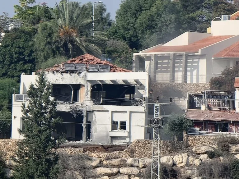 נגמר בנס: הטיל פגע בבית הרב שהפך לבית כנסת