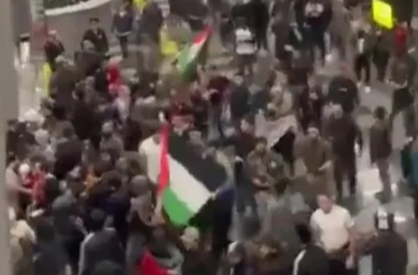 ישראלי ששהה בשדה התעופה ברוסיה: "20 אלף אנשים שברו את השדה" ישראלי ששהה בשדה התעופה ברוסיה: "20 אלף אנשים שברו את השדה"