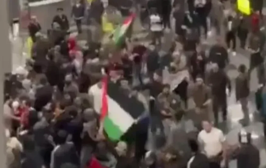 ישראלי ששהה בשדה התעופה ברוסיה: "20 אלף אנשים שברו את השדה" ישראלי ששהה בשדה התעופה ברוסיה: "20 אלף אנשים שברו את השדה"