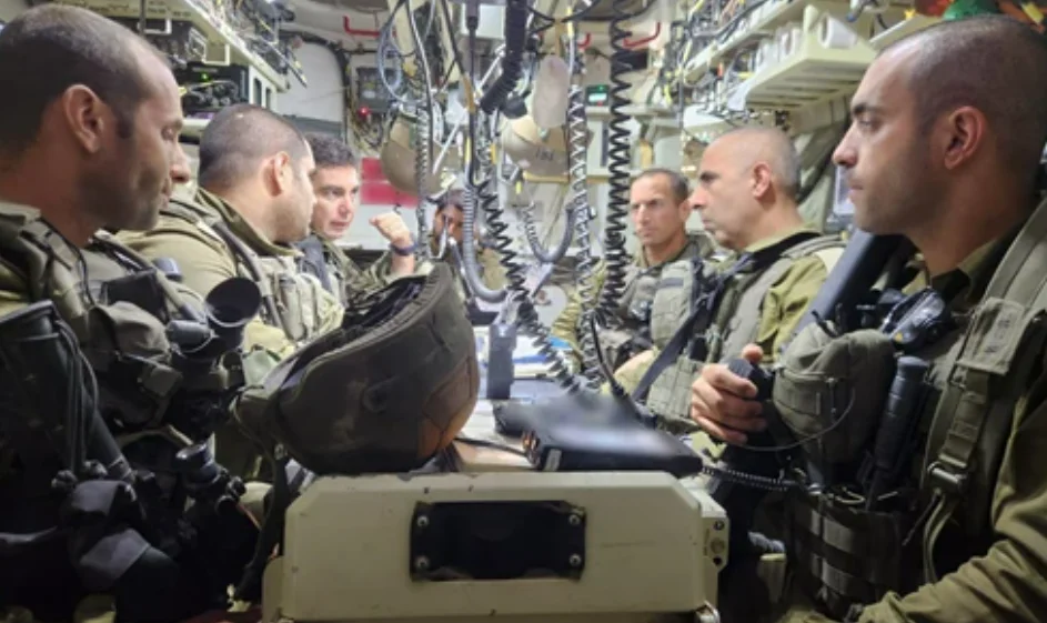 מפקד האוגדה ללוחמים לפני הכניסה הקרקעית: "נכה בעוצמה באויב" מפקד האוגדה ללוחמים לפני הכניסה הקרקעית: "נכה בעוצמה באויב"