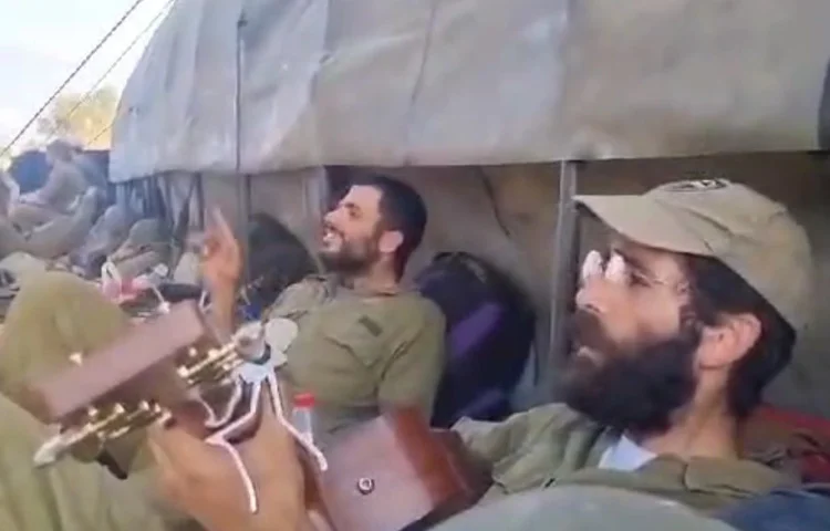 לבכות: השירה של החייל ימים לפני שנהרג בגבול לבכות: השירה של החייל ימים לפני שנהרג בגבול