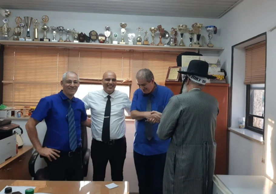 עולם חסד ייבנה: מאה אלף שקלים שנשכחו באוטובוס הוחזרו לבעלים עולם חסד ייבנה: מאה אלף שקלים שנשכחו באוטובוס הוחזרו לבעלים