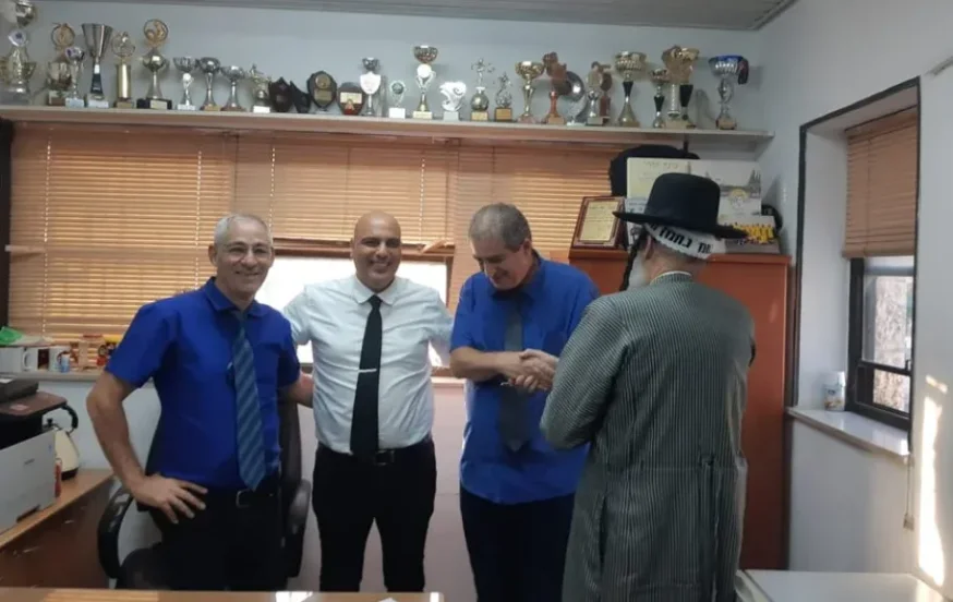 עולם חסד ייבנה: מאה אלף שקלים שנשכחו באוטובוס הוחזרו לבעלים עולם חסד ייבנה: מאה אלף שקלים שנשכחו באוטובוס הוחזרו לבעלים