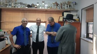 עולם חסד ייבנה: מאה אלף שקלים שנשכחו באוטובוס הוחזרו לבעלים 