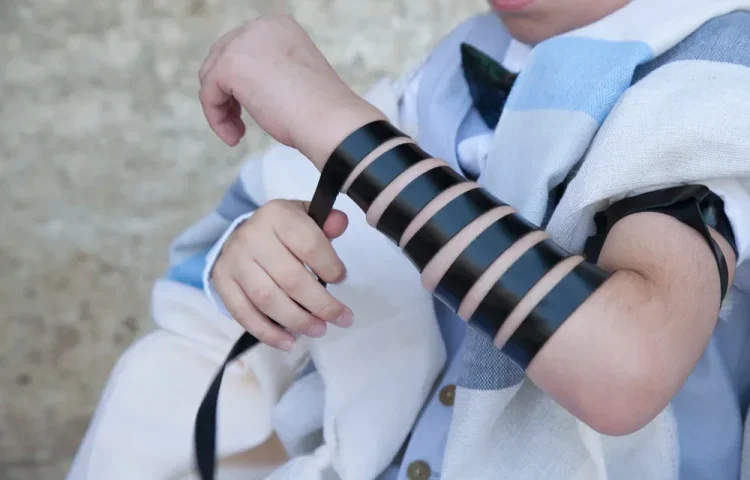 לעילוי נשמת הנרצחים: 1,500 זוגות תפילין יחולקו לחיילים לעילוי נשמת הנרצחים: 1,500 זוגות תפילין יחולקו לחיילים