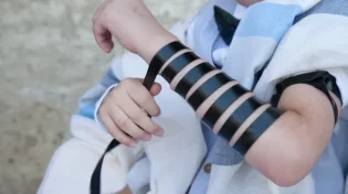 לעילוי נשמת הנרצחים: 1,500 זוגות תפילין יחולקו לחיילים
