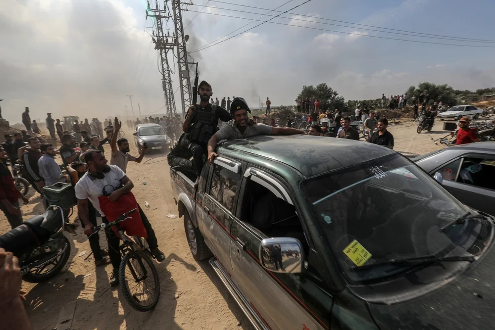 לא רק מחבלים. גם צלמים מהתקשורת הבינלאומית תיעדו את הזוועות