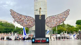 מיצג יוצא דופן בתל אביב: חבל תלייה למחבלים שביצעו את הטבח 