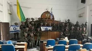 תיעוד היסטורי: לוחמי גולני הצטלמו בפרלמנט של חמאס בעזה