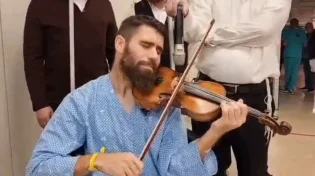 הניצול מעזה בביצוע מצמרר לניגון י-ה אכסוף