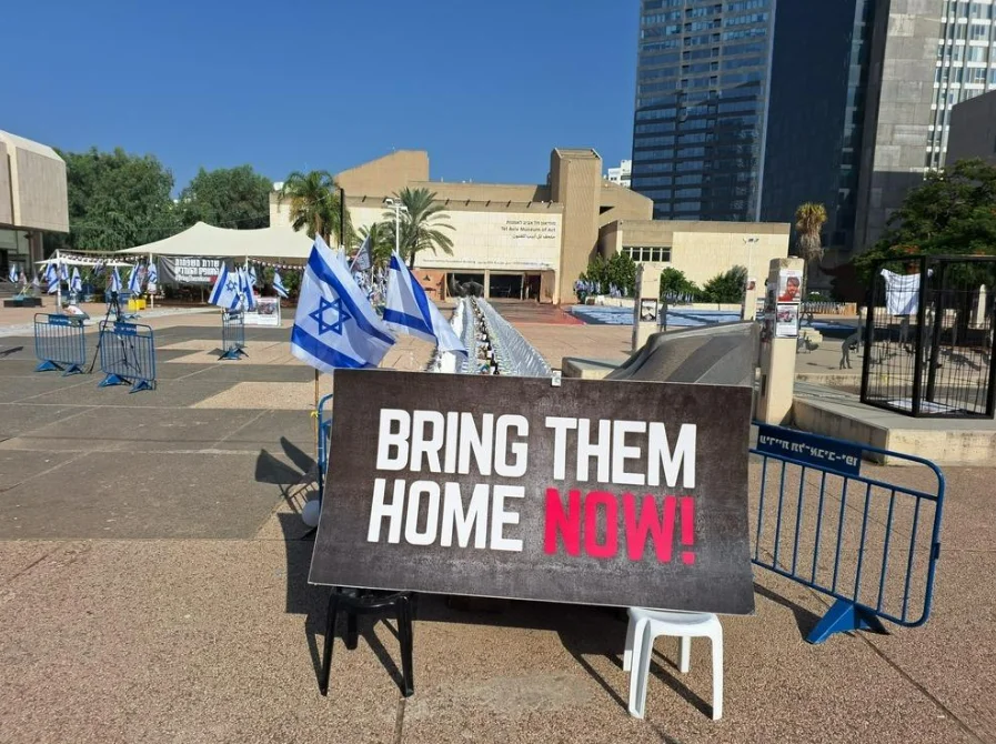 "לא יתבצע לפני יום שישי": עסקת שחרור החטופים נדחית "לא יתבצע לפני יום שישי": עסקת שחרור החטופים נדחית