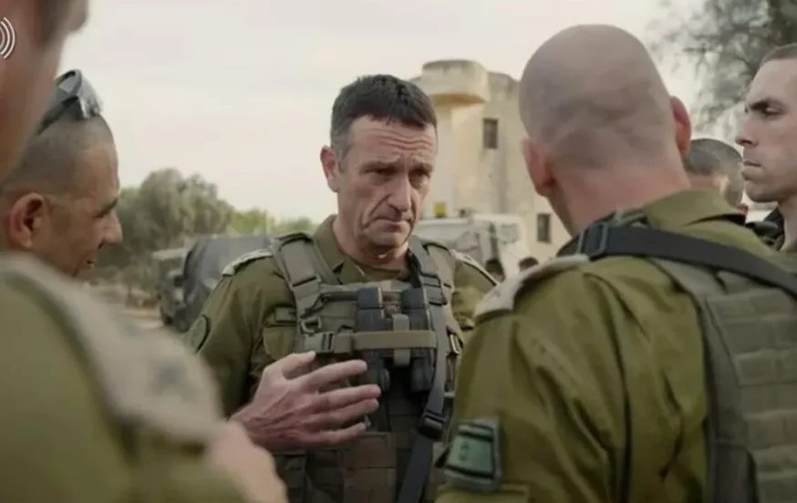 הרמטכ"ל נפגש עם הלוחמים בעזה: "לא מסיימים את המלחמה" הרמטכ"ל נפגש עם הלוחמים בעזה: "לא מסיימים את המלחמה"