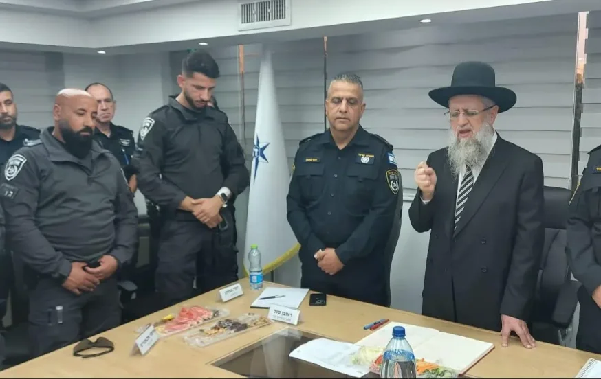 תחת אש: הגאון רבי דוד יוסף חיזק את הלוחמים והמפונים תחת אש: הגאון רבי דוד יוסף חיזק את הלוחמים והמפונים