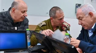 כך מפקחים ראש הממשלה והצוות בכיר על שחרור החטופים