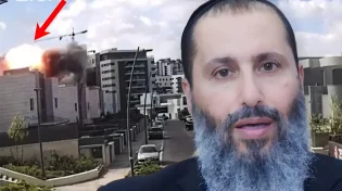 טיל נפל על הבית של הרב שניצל בנס: "אין בגדים. זה מה שנשאר"