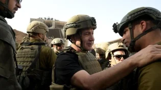 לראשונה: ראש הממשלה נכנס לעזה לתמוך בחיילים