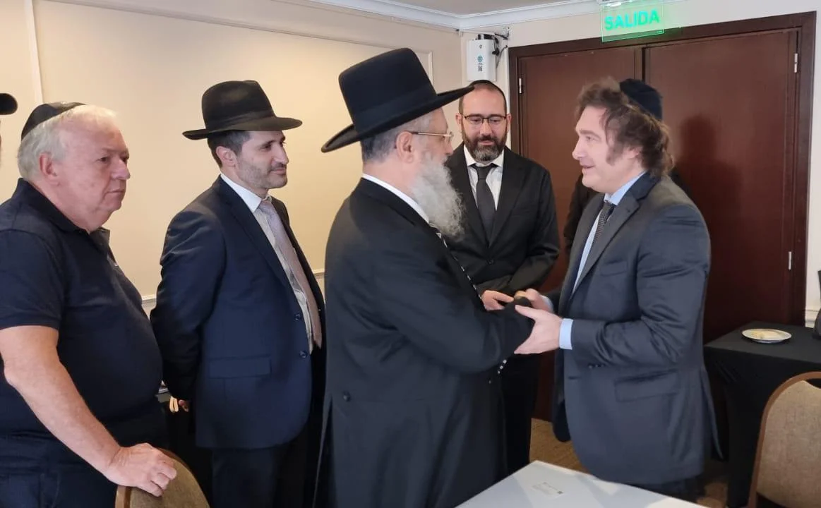 הגר"ד יוסף נועד עם נשיא אגרנטינה הנבחר שעושה קידוש השם בעולם כולו הגר"ד יוסף נועד עם נשיא אגרנטינה הנבחר שעושה קידוש השם בעולם כולו