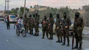 לתת מתנה למישהו שמבקש להרוג אותך. למה יעקב אבינו עושה את זה?