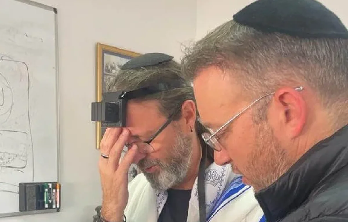 מדהים: הבטיח להניח תפילין אם אמו תשתחרר מהשבי באותו יום 