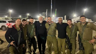 גולן אזולאי נסע כדי להאיר את הלבבות של המילואימניקים 