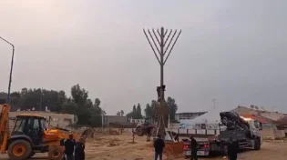 באנו חושך לגרש: חנוכיית ענק על חורבות תחנת המשטרה בשדרות